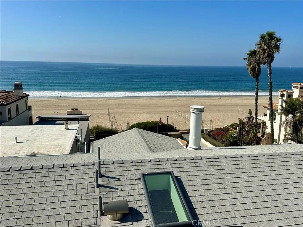 Photo of 122 15th Street, Manhattan Beach, CA 90266 (MLS # SB25251885)