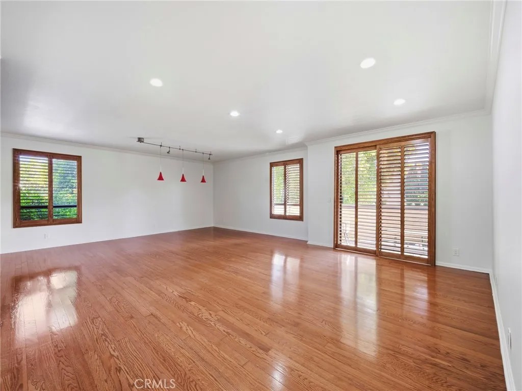 1315 roxbury dr 204
