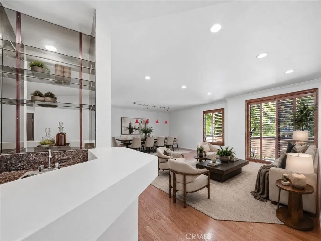 1315 roxbury dr 204