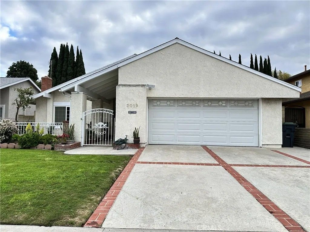 Photo of 3019 S Townsend St, Santa Ana, CA 92704 (MLS # PW26017335)