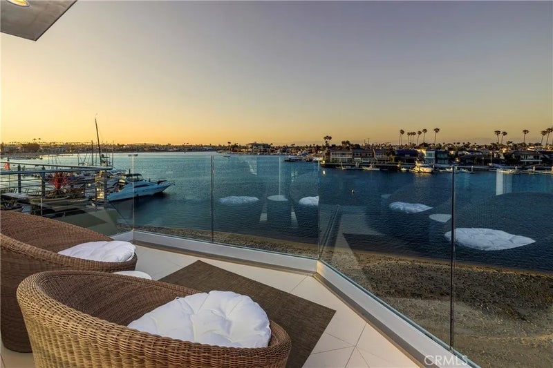 5517 E Ocean