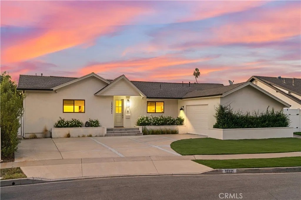 Photo of 13321 Bubbling Well Road, Tustin, CA 92780 (MLS # TR26202665)