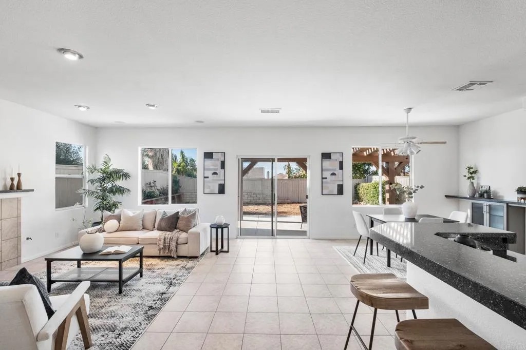 1347 Avenida Pantera