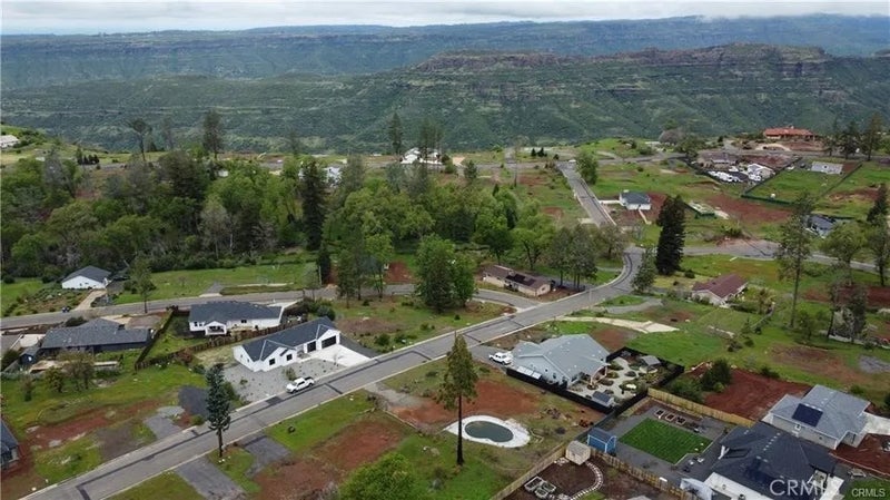 5921 Crestmoor