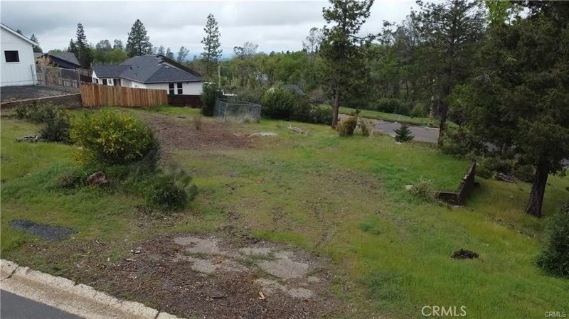 5921 Crestmoor