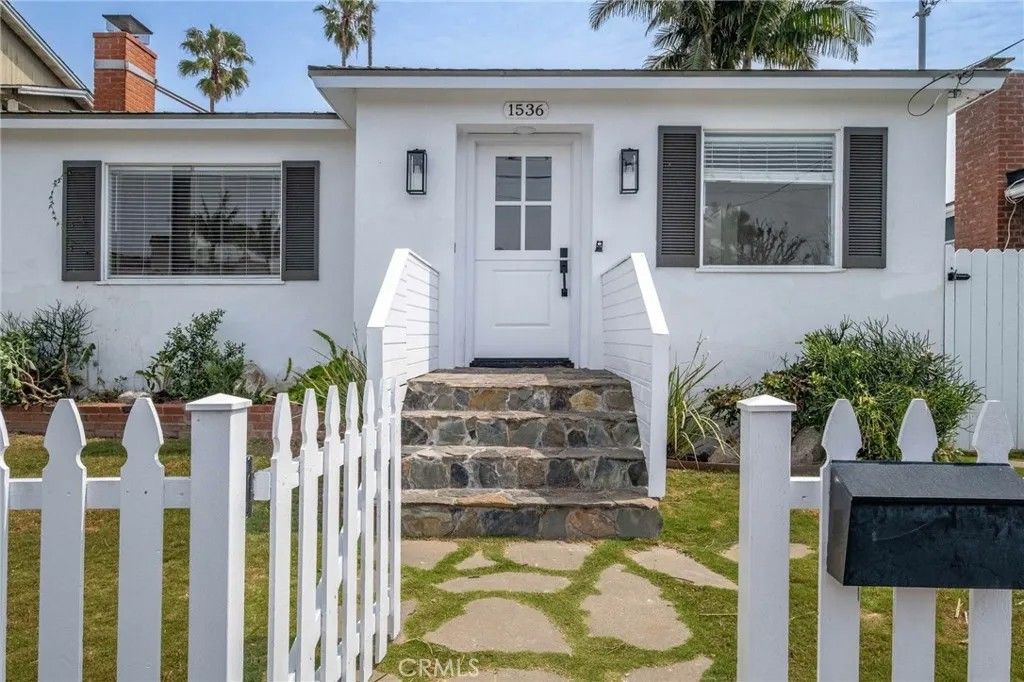 Photo of 1536 Bonnie Brae St, Hermosa Beach, CA 90254 (MLS # SB26070429)