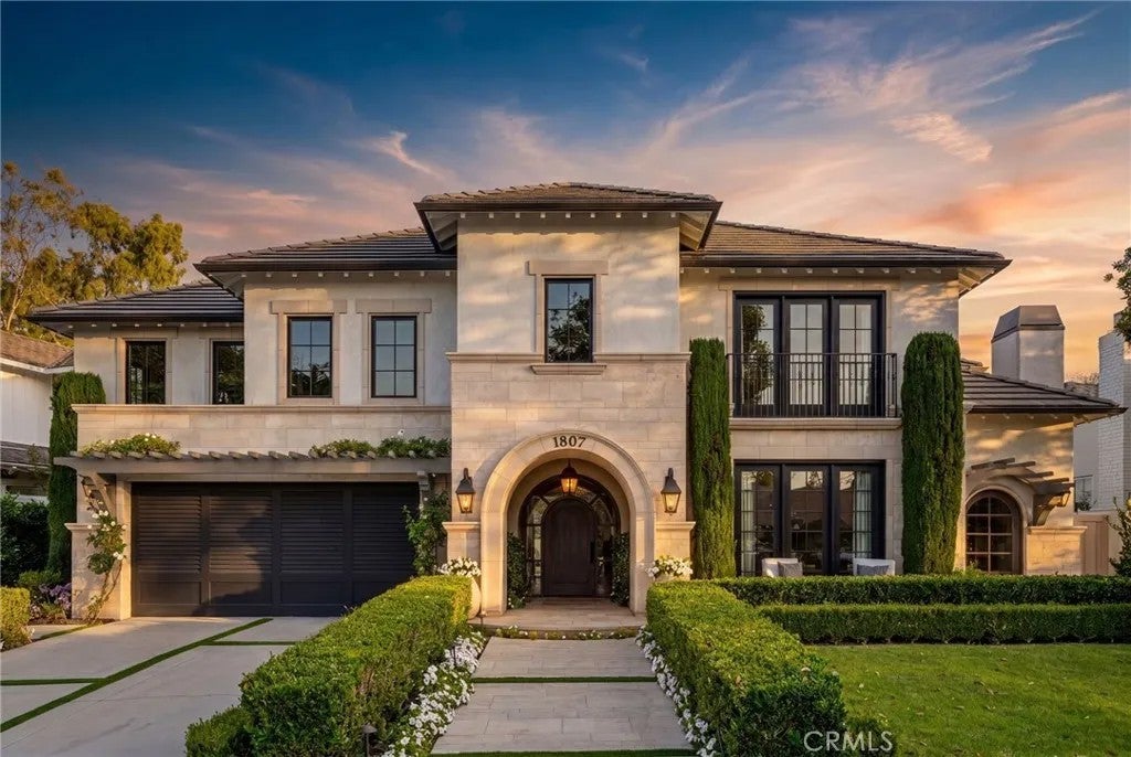 1807 Newport Hills East