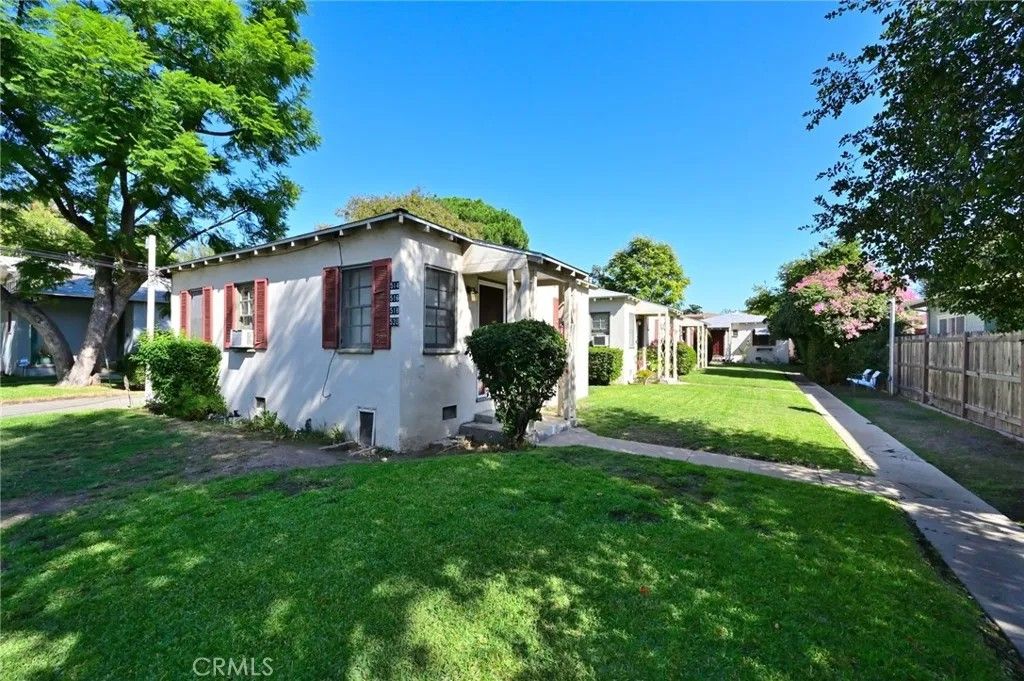 Photo of 514 N Madison Ave, Pasadena, CA 91101 (MLS # AR25249218)