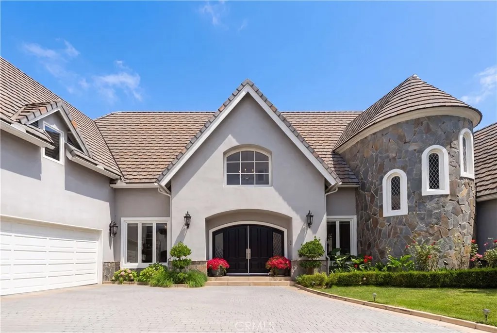 22187 Westcliff