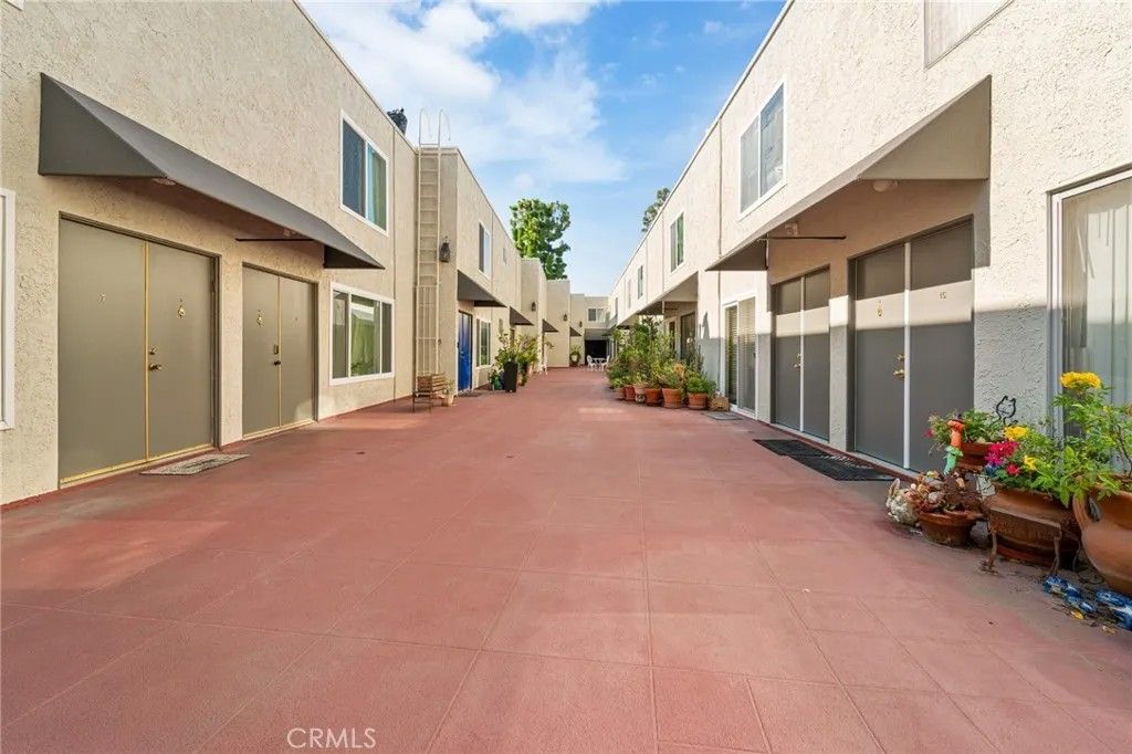 Photo of 4216 Ethel, Studio City, CA 91604 (MLS # SR25270781)