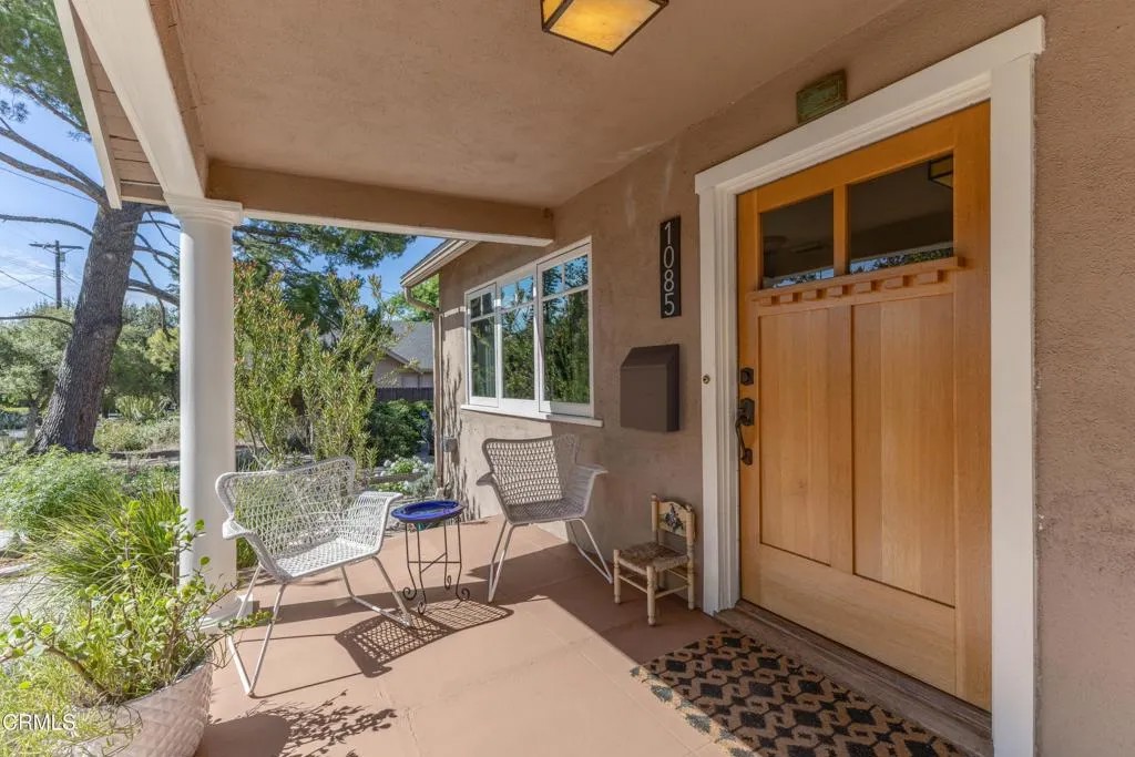 1085 N Mar Vista Avenue