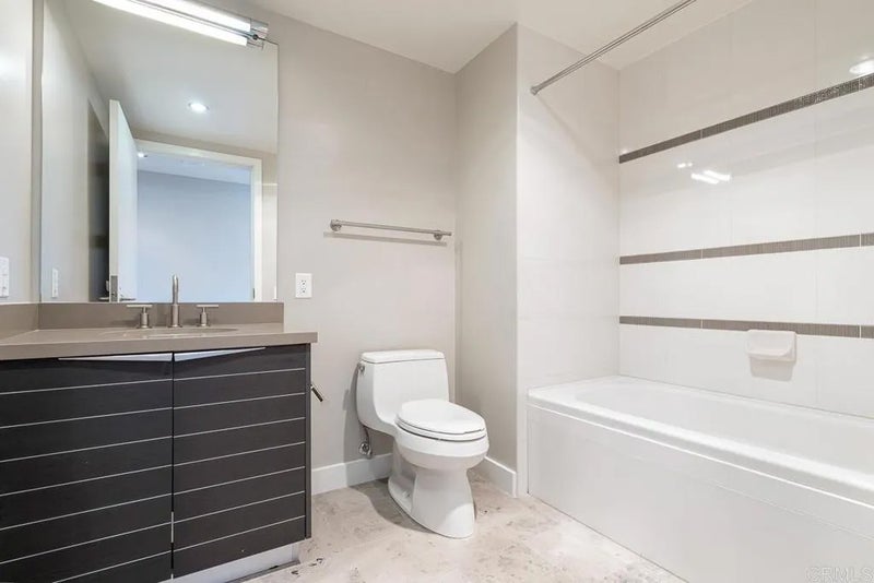 1325 Pacific Highway 1107/1101