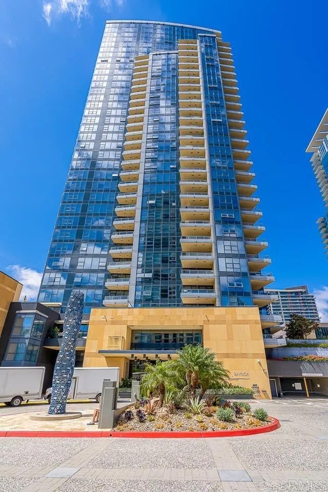 1325 Pacific Highway 1107/1101