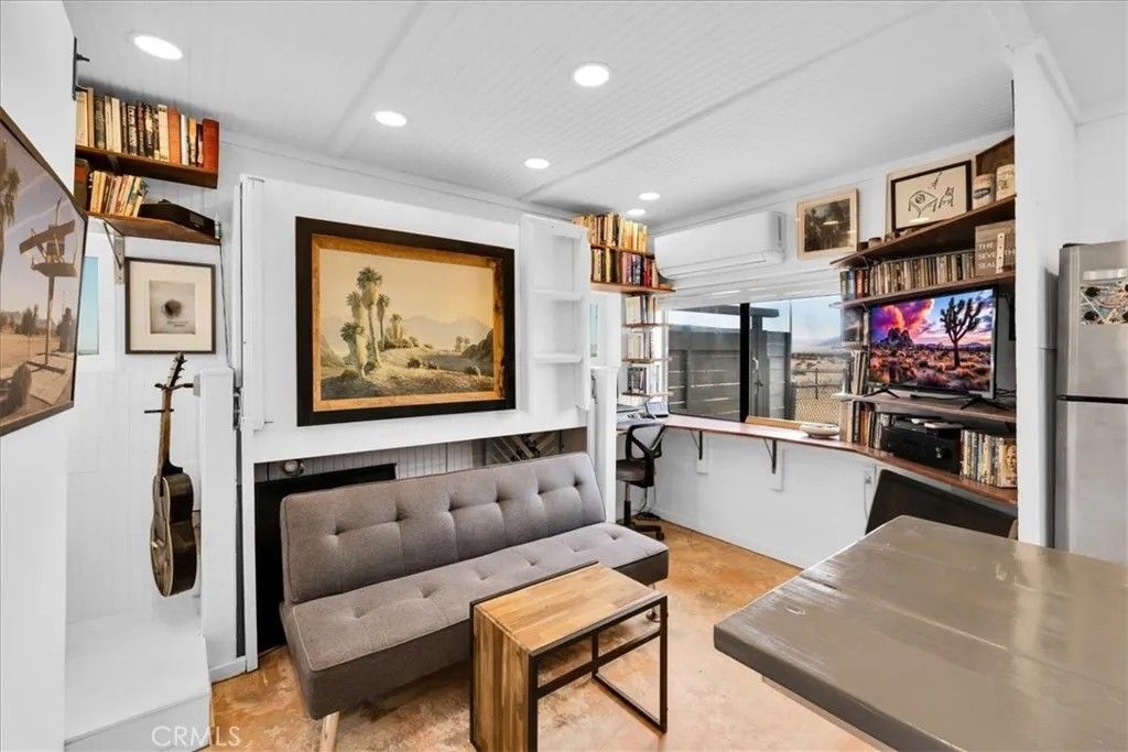 Photo of 84951 Amboy Rd, 29 Palms, CA 92277 (MLS # JT25278634)