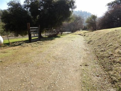 Tiny photo for 46918 Creekside Road, Squaw Valley, CA 93675 (MLS # FR25247079)