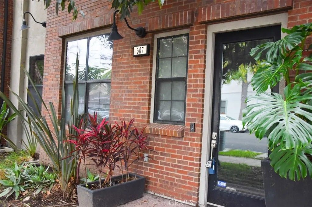 Photo of 507 W Maple Ave, Orange, CA 92868 (MLS # PW25274872)