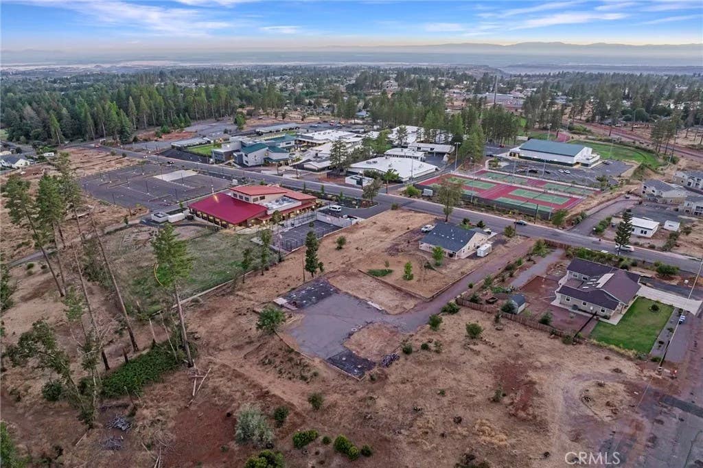 Photo of 6000 Maxwell Dr, Paradise, CA 95969 (MLS # SN26182110)