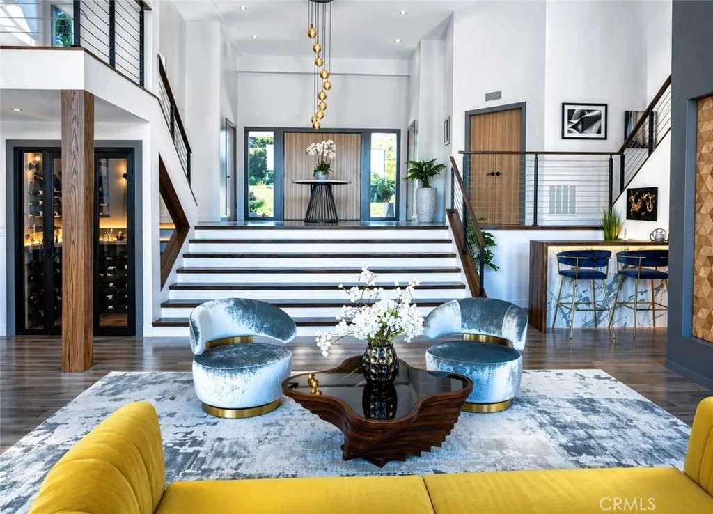 5001 Lakeview Canyon