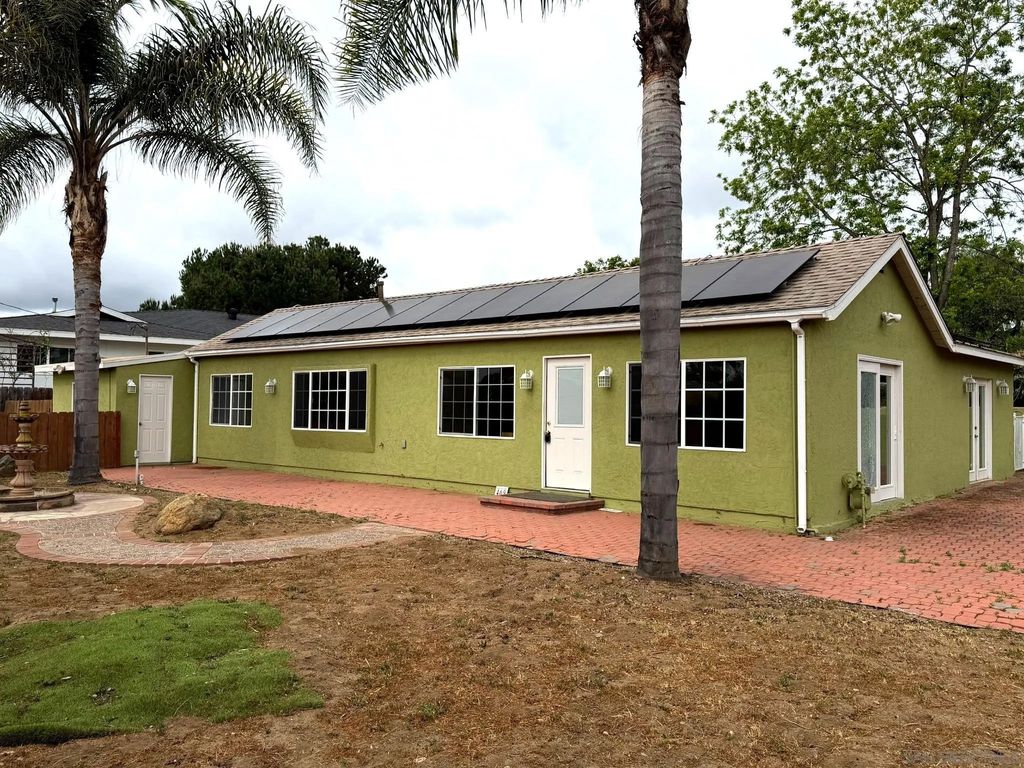 Photo of 469 Lado De Loma Dr, Vista, CA 92083 (MLS # 260006887)