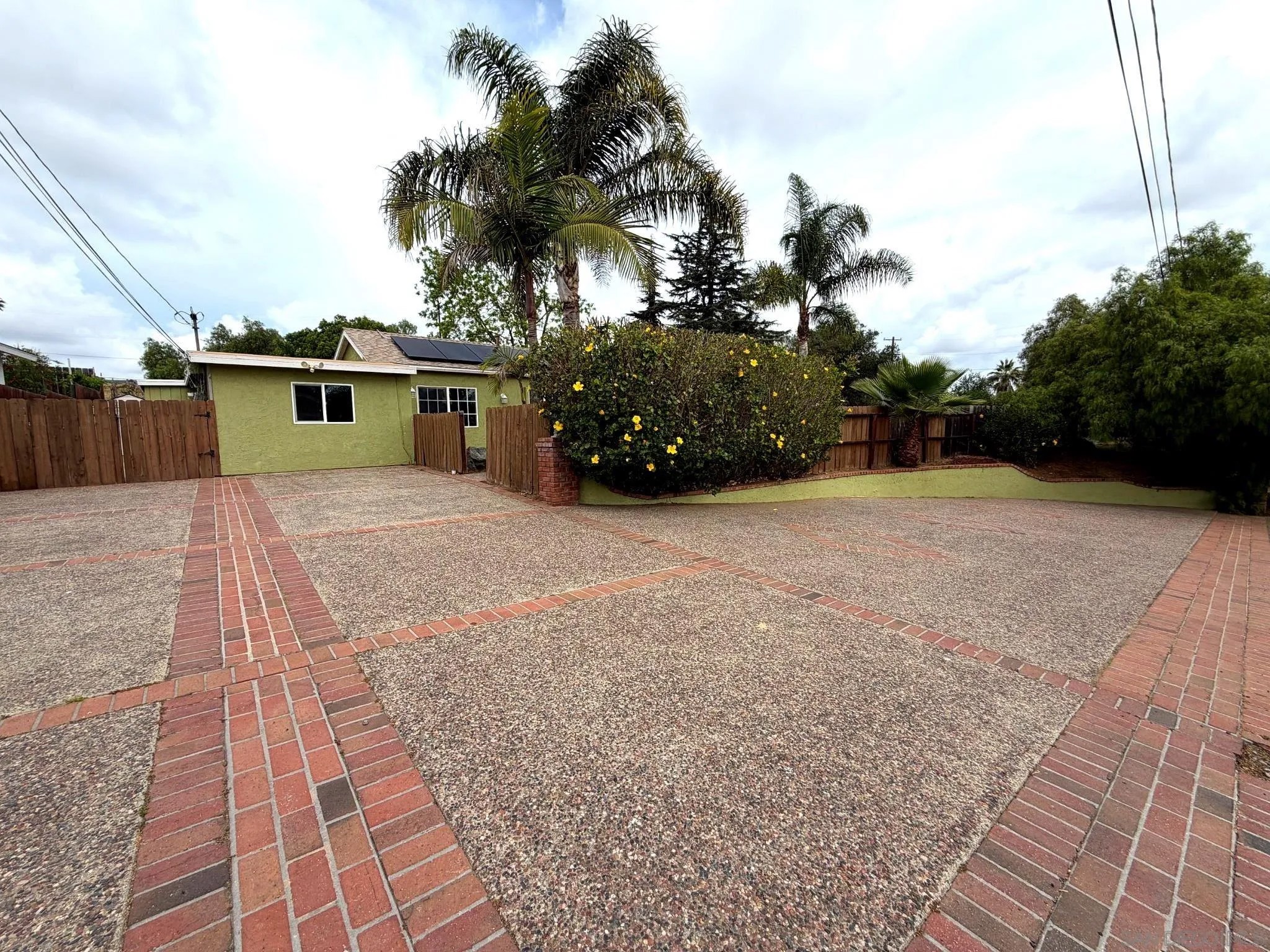 469 Lado De Loma Dr.