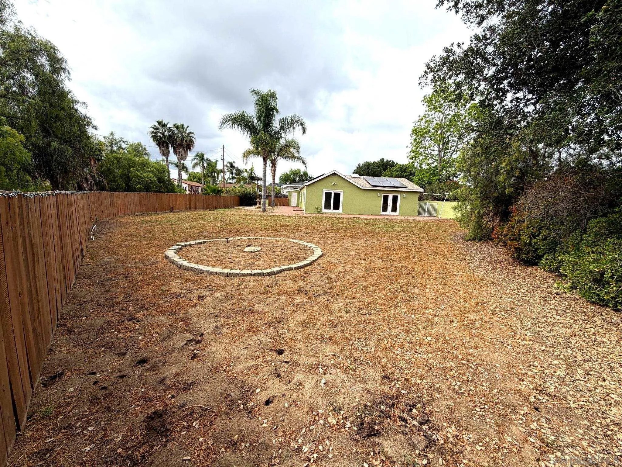 469 Lado De Loma Dr.
