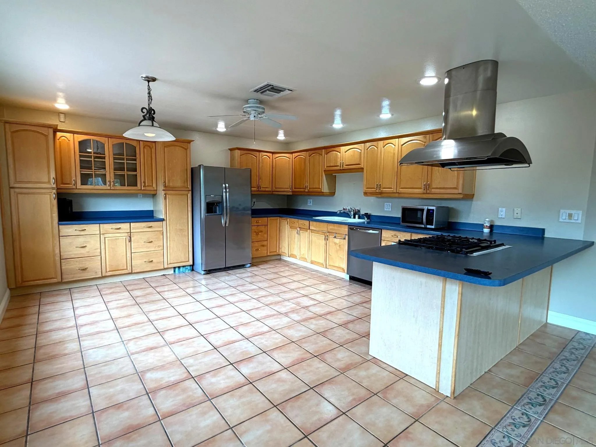 469 Lado De Loma Dr.