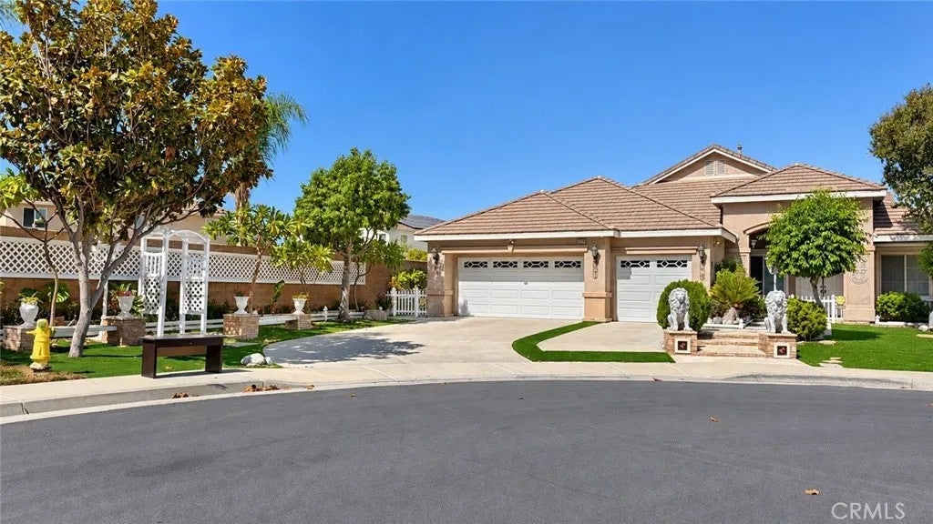 Photo of 12992 Thornbury LN, Eastvale, CA 92880 (MLS # WS26230431)