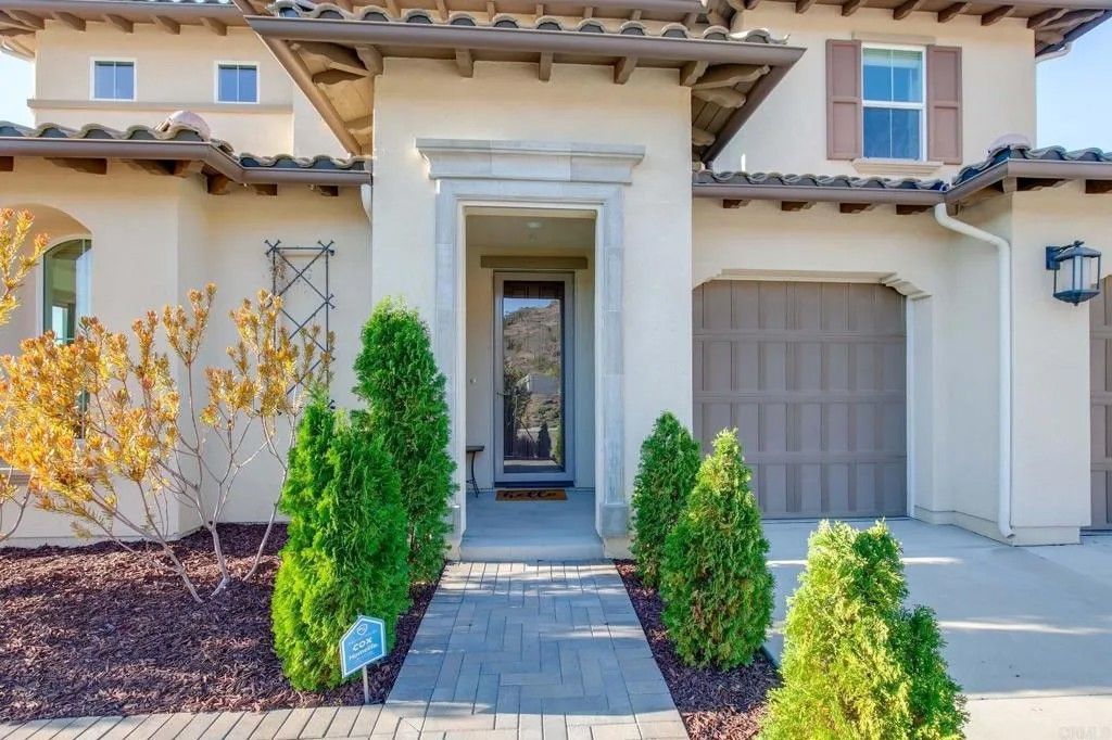 Photo of 1316 Vista Avenue, Escondido, CA 92026 (MLS # NDP2510744)