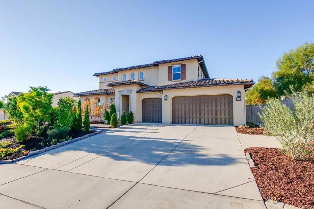 Photo of 1316 Vista Avenue, Escondido, CA 92026 (MLS # NDP2510744)