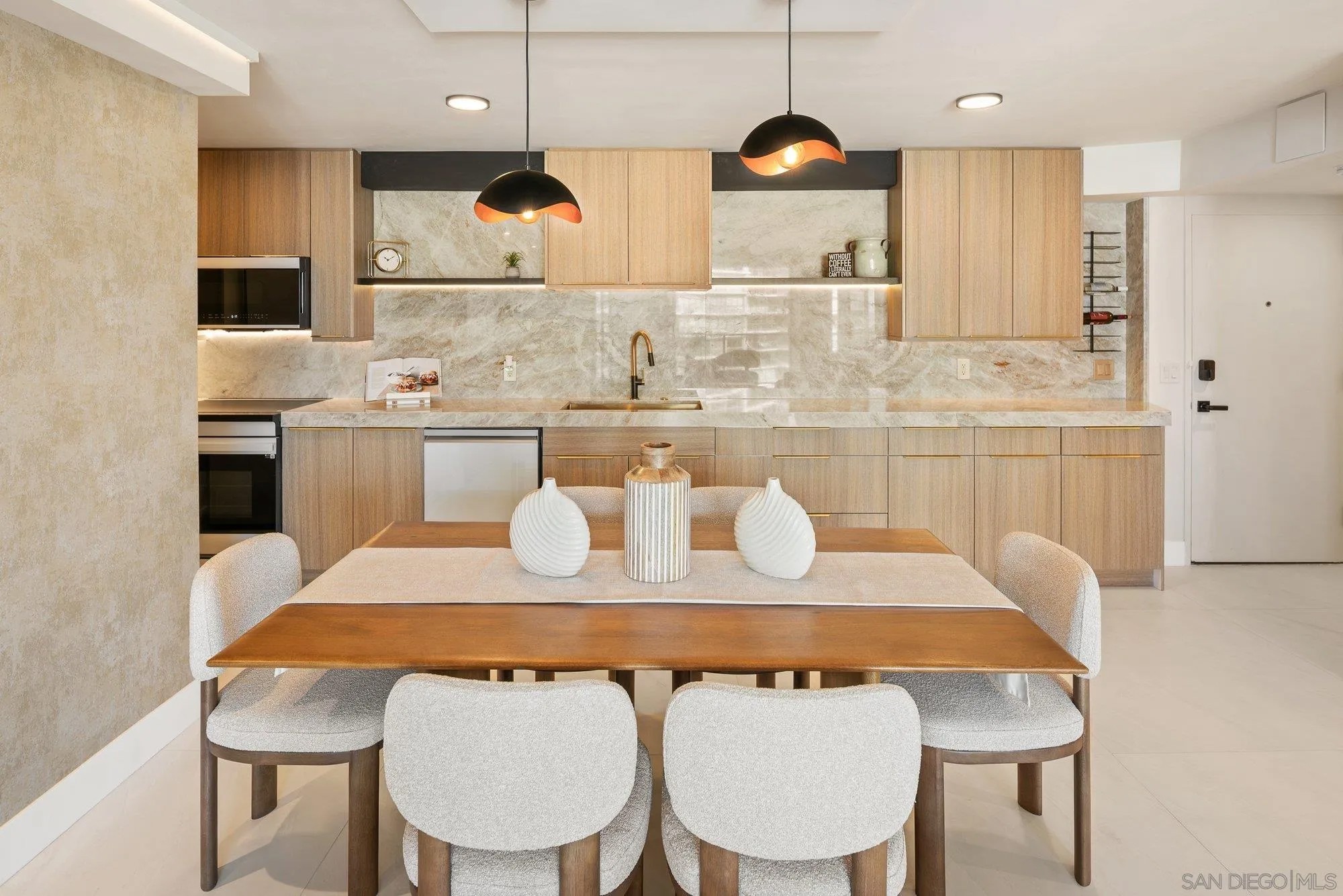 1830 Avenida del Mundo 1101