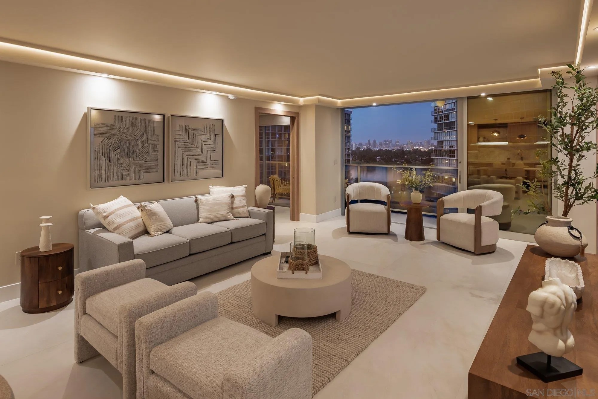 1830 Avenida del Mundo 1101