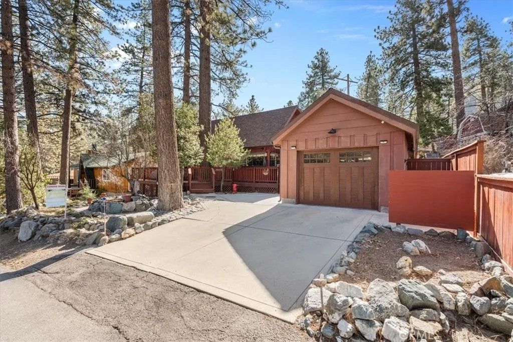 Photo of 1631 Linnet Rd, Wrightwood, CA 92397 (MLS # HD26022832)