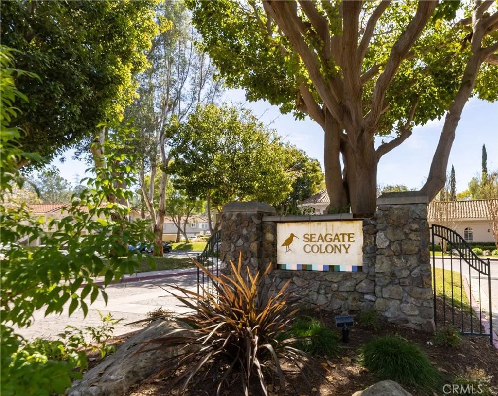 Photo of 74 Cinnamon Teal, Aliso Viejo, CA 92656 (MLS # OC26042018)