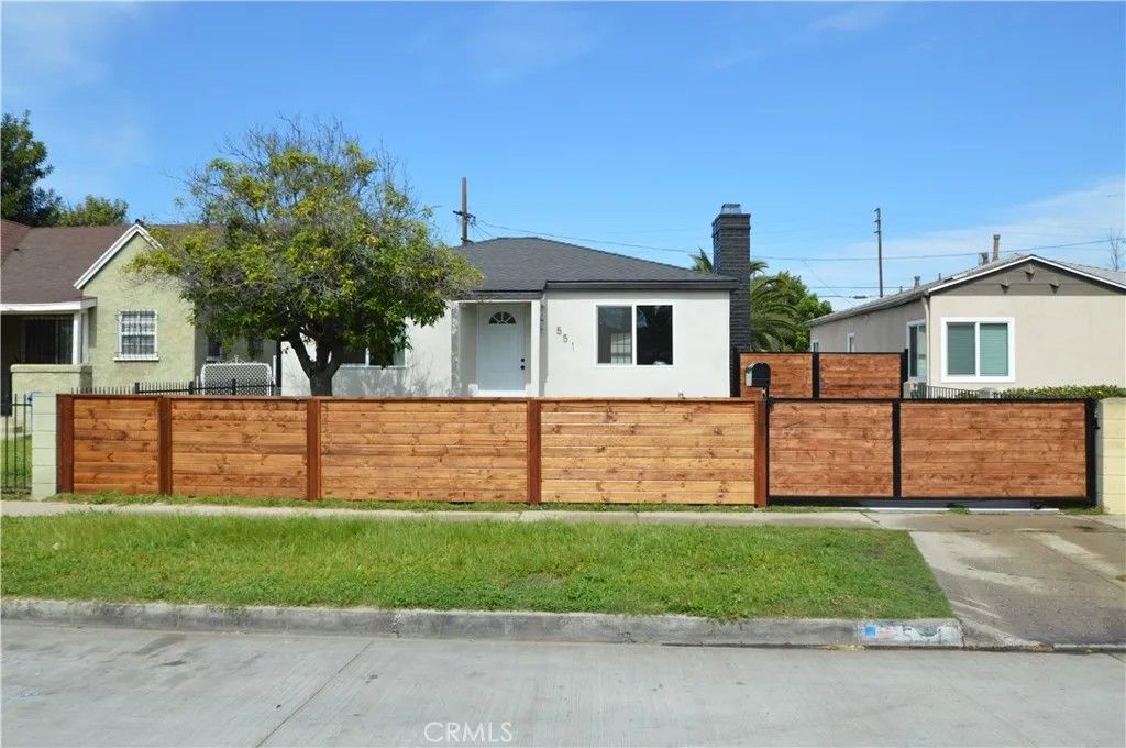 Photo of 551 W 101 Street, Los Angeles, CA 90044 (MLS # MB26050908)