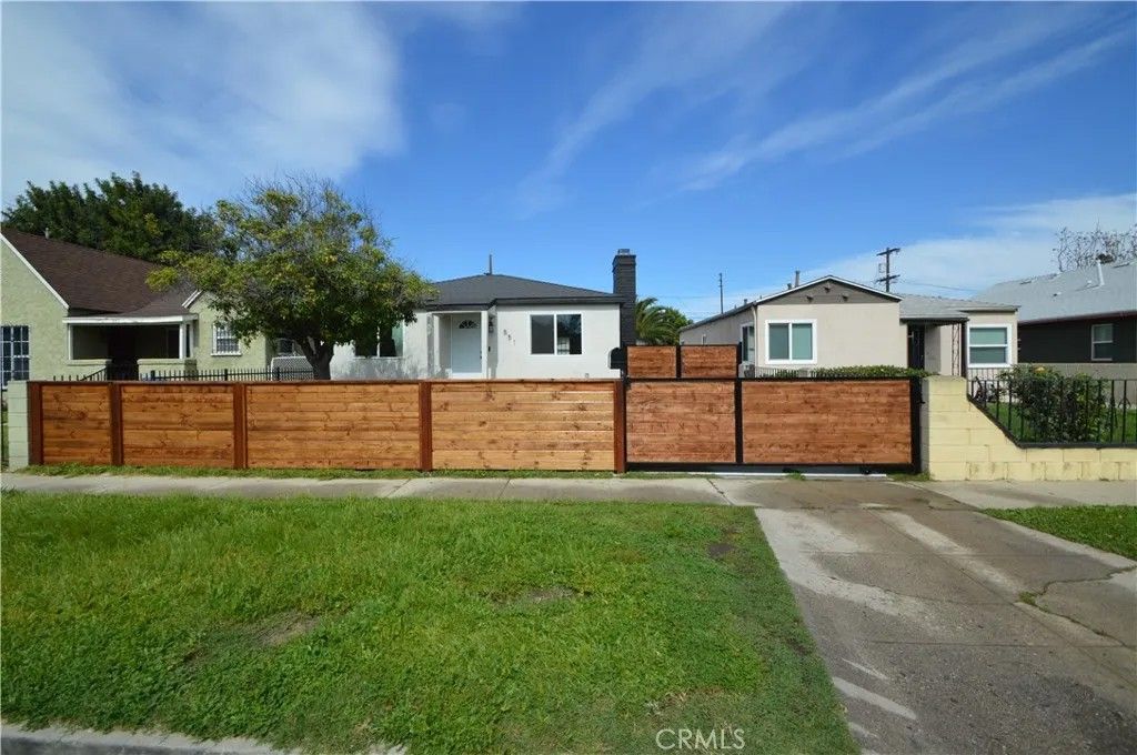 Photo of 551 W 101 Street, Los Angeles, CA 90044 (MLS # MB26050908)