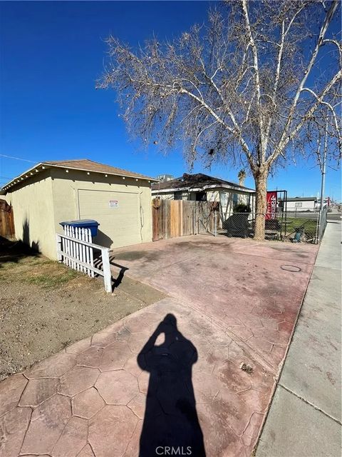 Tiny photo for 901 Wilson Rd, Bakersfield, CA 93308 (MLS # PW25252486)