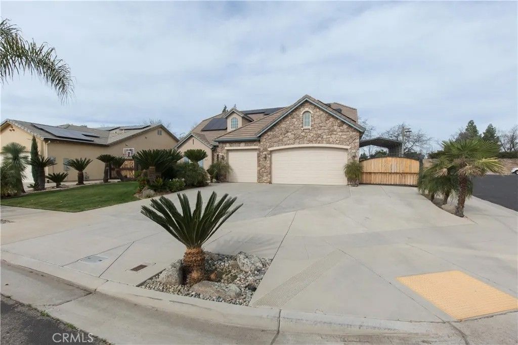 Photo of 3357 Buckingham Ave, Clovis, CA 93619 (MLS # FR26038635)