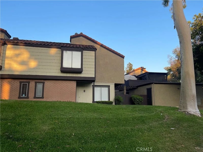 9386 Mesa Verde DR B