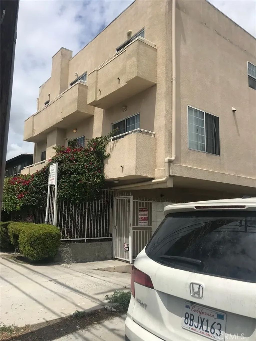 Photo of 11035 Moorpark Street #202, North Hollywood, CA 91602 (MLS # SR26078059)