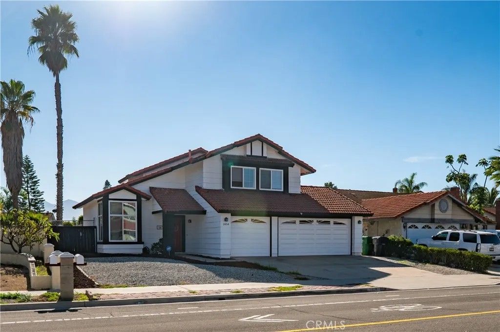 Photo of 1454 Cresta Rd, Corona, CA 92879 (MLS # CV25277731)