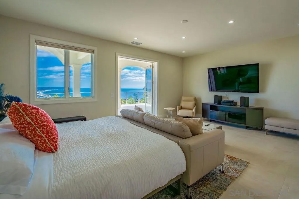 1001 La Jolla Rancho Rd