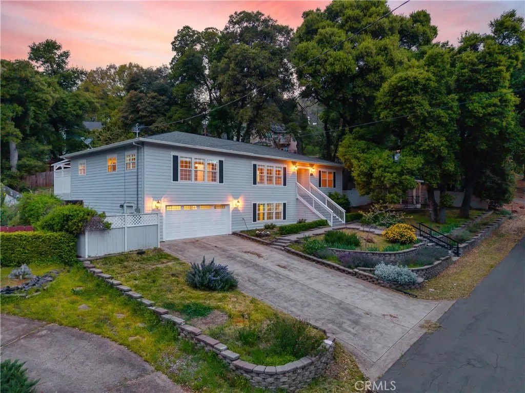 2717 Buckingham Drive