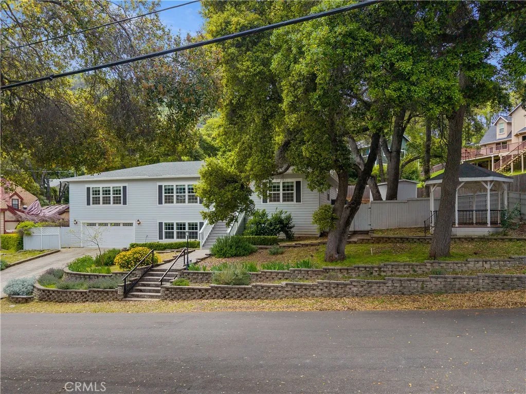 2717 Buckingham Drive