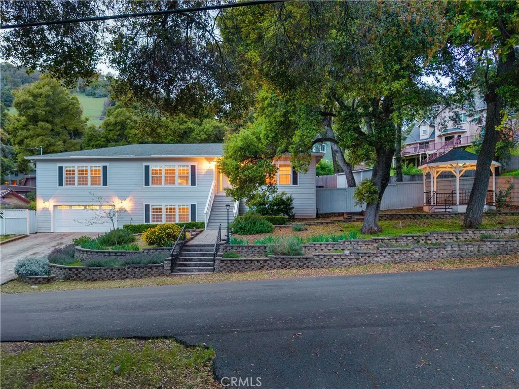 2717 Buckingham Drive