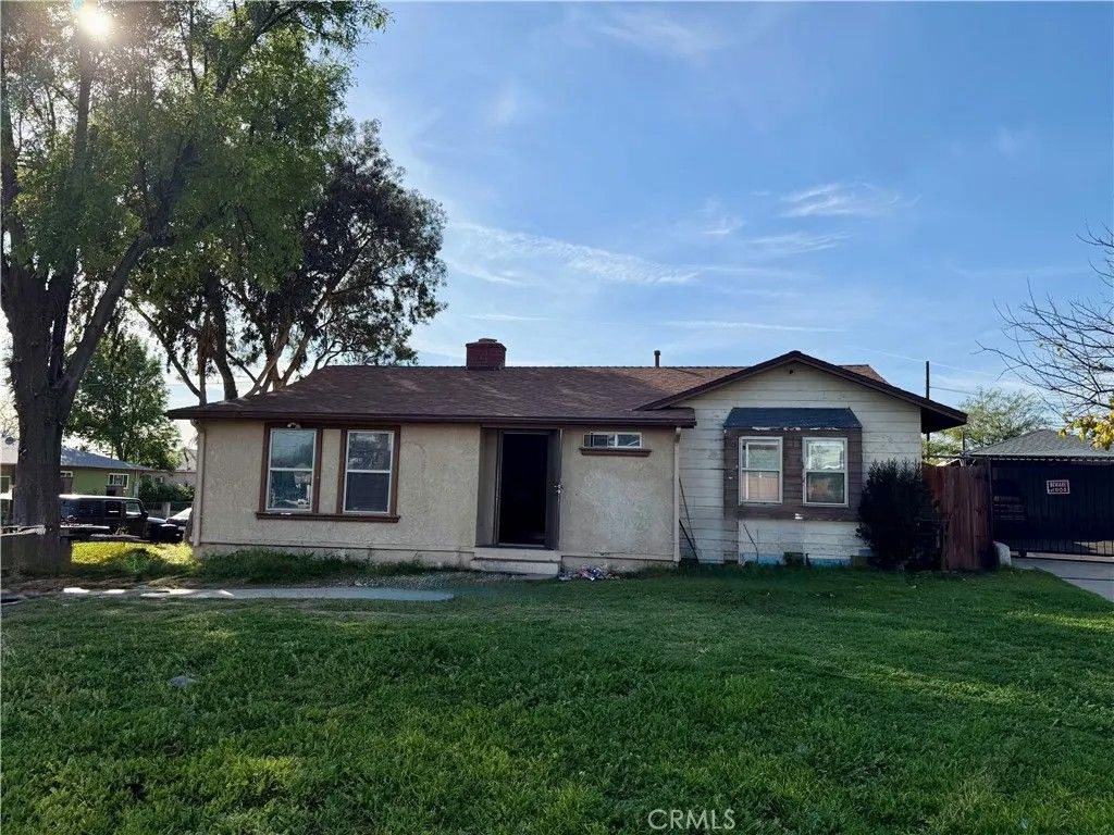 Photo of 140 W Grove St, Rialto, CA 92376 (MLS # PW26040119)