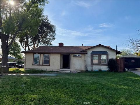 Photo of 140 W Grove St, Rialto, CA 92376 (MLS # PW26040119)