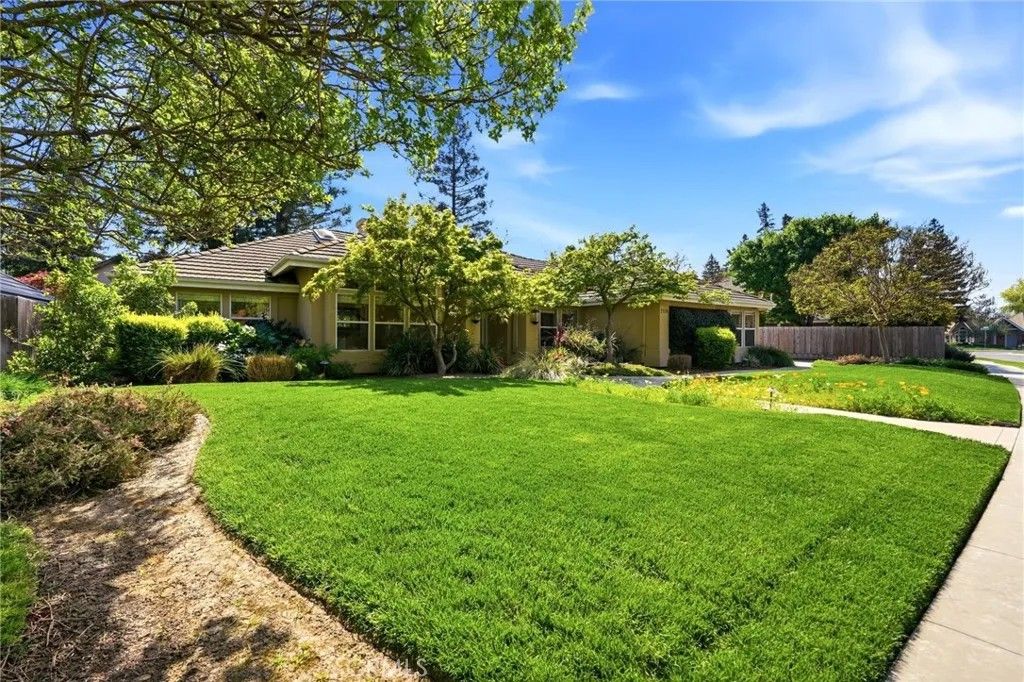Photo of 2134 Cottonwood Circle, Visalia, CA 93277 (MLS # PI26042546)