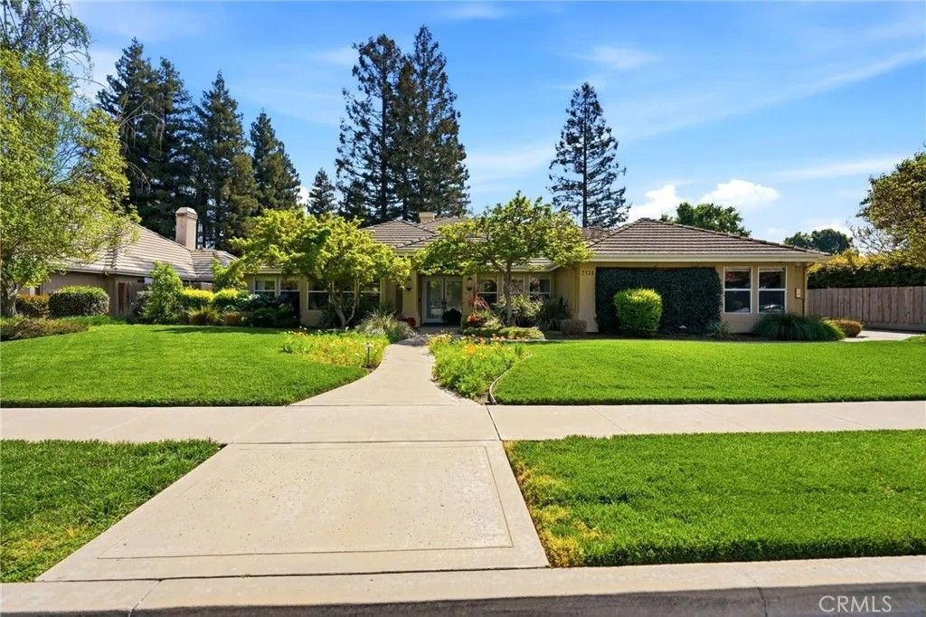 Photo of 2134 Cottonwood Circle, Visalia, CA 93277 (MLS # PI26042546)