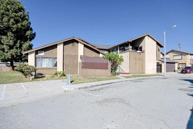 1031 W Central