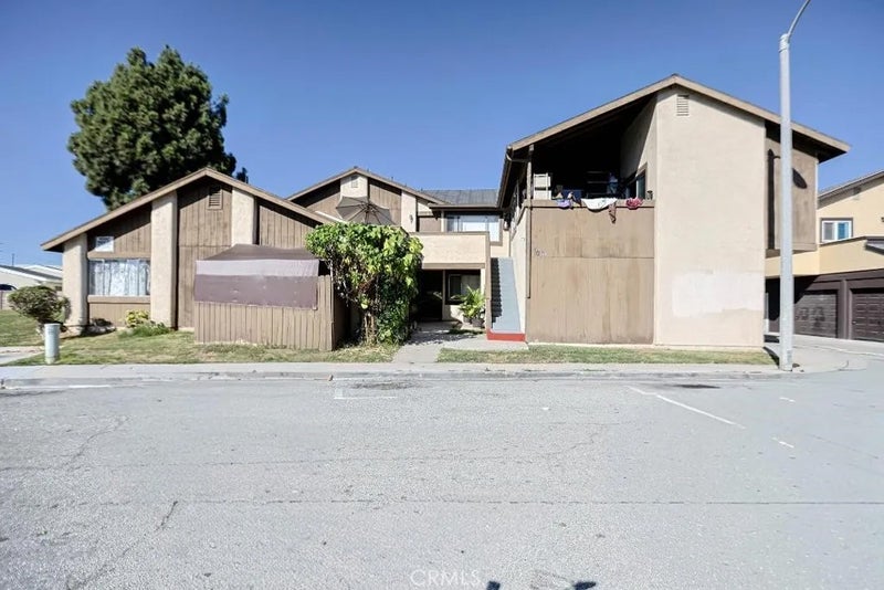 1031 W Central